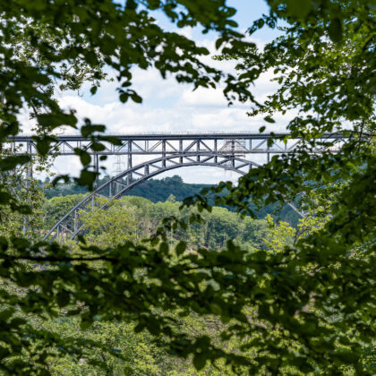 Spaziergang: Müngstener Brücke' - Hintergrundbild